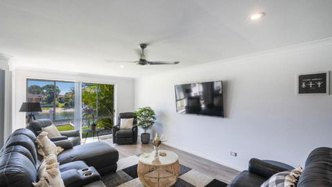 Anchorage Waterfront Unit In Yamba - Holiday Sunshine Coast 3