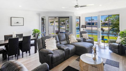 Anchorage Waterfront Unit In Yamba - Holiday Sunshine Coast 2