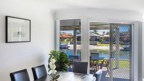 Anchorage Waterfront Unit In Yamba - Holiday Sunshine Coast 4