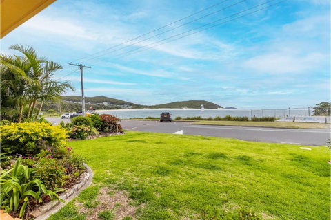 Anchored At Fingal Bay 80 Marine Drive - Holiday Sunshine Coast 1