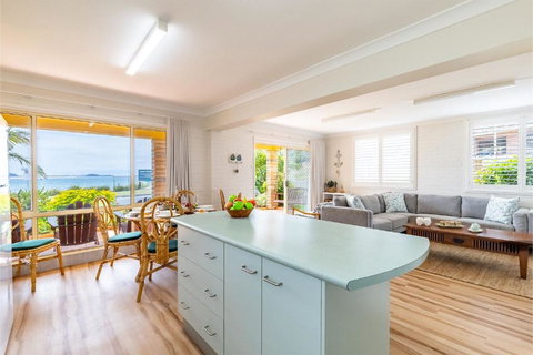 Anchored At Fingal Bay 80 Marine Drive - Holiday Sunshine Coast 3