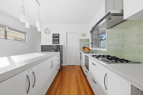 Anderson Pool Premium - Sunshine Coast Tourism 3