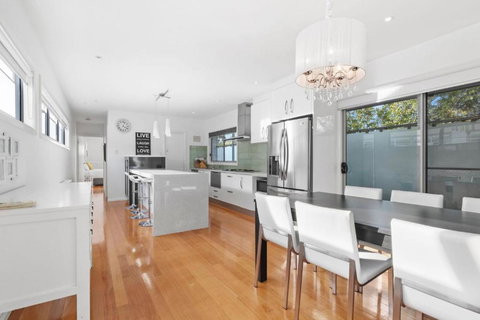 Anderson Pool Premium - Sunshine Coast Tourism 4