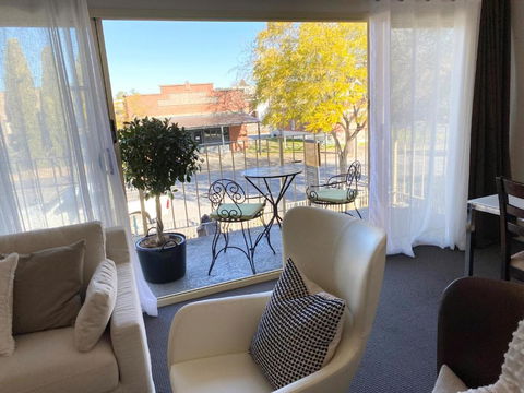 Angaston Mews Apartments - Holiday Sunshine Coast 3