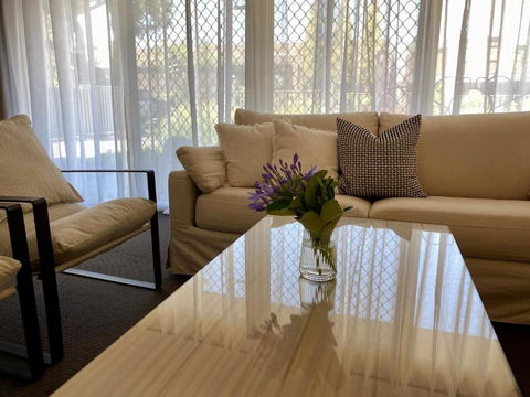Angaston Mews Apartments - Holiday Sunshine Coast 1