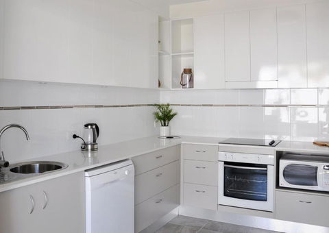 Angelwaters - Holiday Sunshine Coast 1