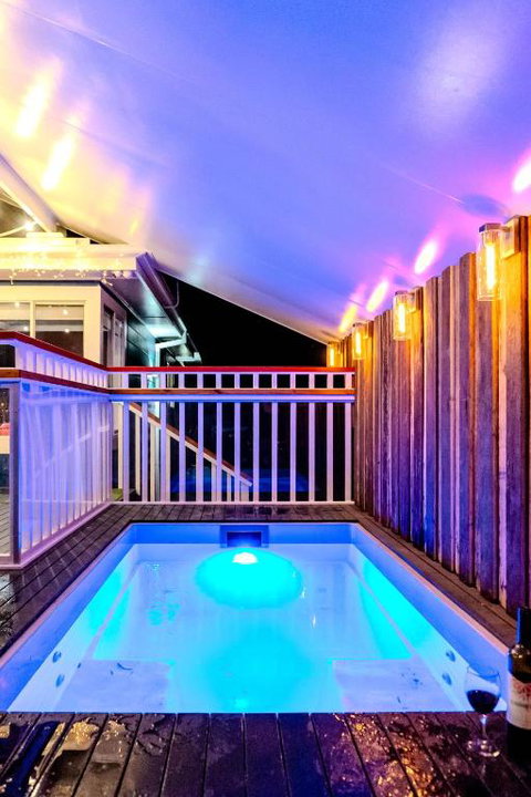 Anna Bay Beach House With Plunge Pool, Air Hockey, PS4, Close To Shops - Sunshine Coast Tourism 3