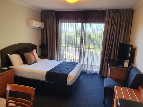 Alpha Hotel Canberra - Holiday Sunshine Coast 1
