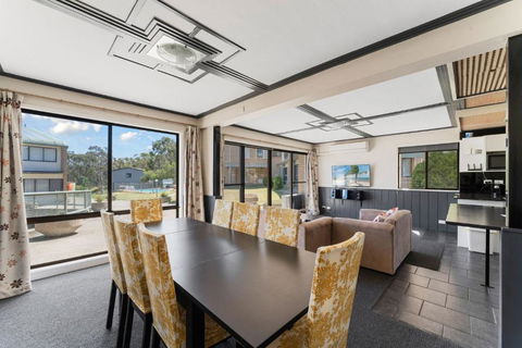 Alpine Mountain View 39 - 3BR L Swimming Pool L Air-Con L WiFi - Holiday Sunshine Coast 1