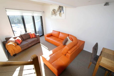 Angala 1 Lovely Woodridge 2-Bedroom Apartment - Holiday Sunshine Coast 1