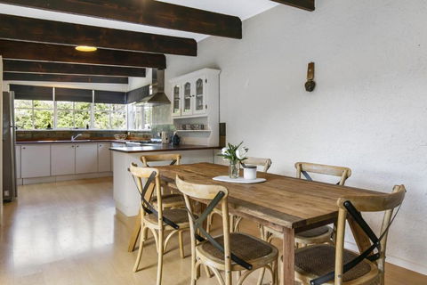 An Entertainers Oasis - Fun Home With Pool Table, Arcade Game, Basketball Ring - Holiday Sunshine Coast 1
