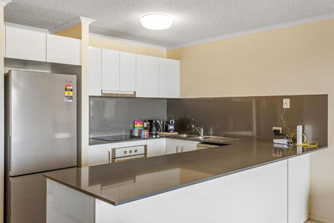 Albion Convenient Hideaway With Parking & Balcony - Holiday Sunshine Coast 2