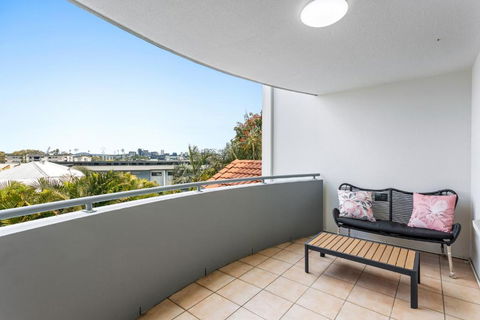 Albion Convenient Hideaway With Parking & Balcony - Holiday Sunshine Coast 4
