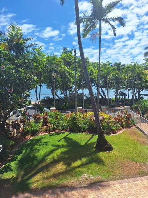 Apartment 12 On Trinity Beach - Sunshine Coast Tourism 0