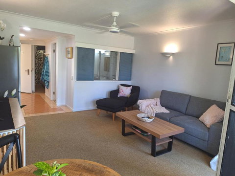 Apartment 12 On Trinity Beach - Sunshine Coast Tourism 2