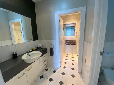 Apartment 144 Mount Gambier - Holiday Sunshine Coast 4