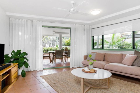 Apartment 2 Surfside - Sunshine Coast Tourism 2