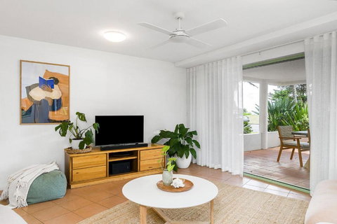 Apartment 2 Surfside - Sunshine Coast Tourism 3