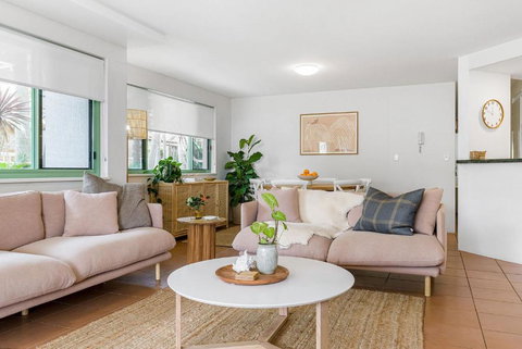 Apartment 2 Surfside - Sunshine Coast Tourism 4