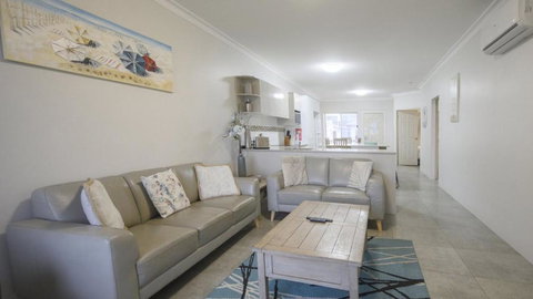 Apartment 5 - The Meridian - Holiday Sunshine Coast 3