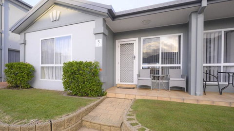Apartment 5 - The Meridian - Holiday Sunshine Coast 0