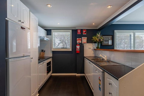 Apartment 5 - The Stables Perisher - Sunshine Coast Tourism 3