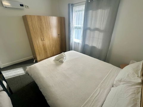Apartment In The Centre Of Cooma - Holiday Sunshine Coast 3