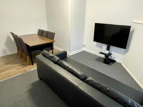 Apartment In The Centre Of Cooma - Holiday Sunshine Coast 0