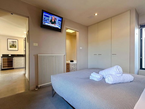 Apartment On Star Unit 2 - Sunshine Coast Tourism 1