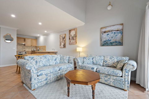 Apartment On William In CBD - 2 Bed 2 Bath Wi-Fi - Holiday Sunshine Coast 2