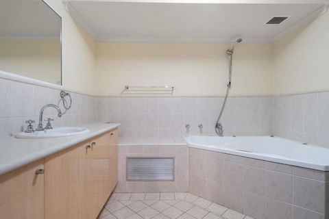 Apartment On William In CBD - 2 Bed 2 Bath Wi-Fi - Holiday Sunshine Coast 4