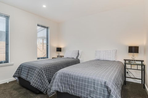 Apartments On Fraser Bicheno - Sunshine Coast Tourism 3