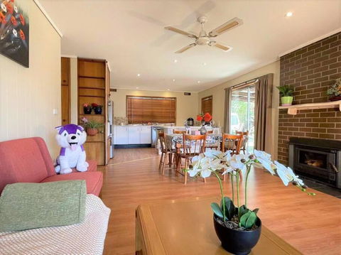 Apollo Bay Holiday House - Holiday Sunshine Coast 0
