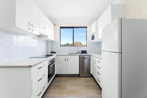 Apollo Unit 14 1st Floor - Sunshine Coast Tourism 4