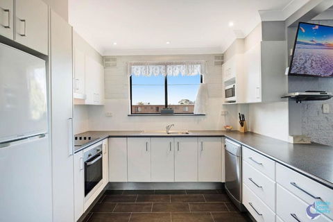 Apollo Unit 15 1st Floor - Holiday Sunshine Coast 3
