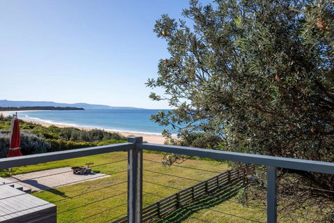 Aqua Beachfront - Pet Friendly - 2 Mins Walk To Beach - Sunshine Coast Tourism 0