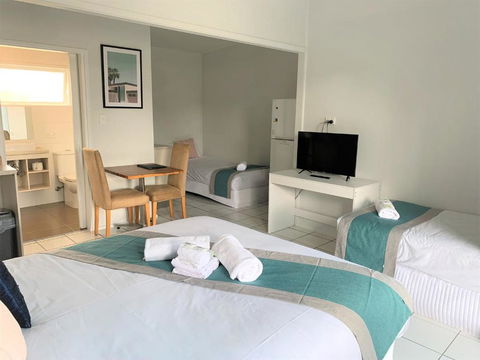 Aqua Blue Motel - Holiday Sunshine Coast 1