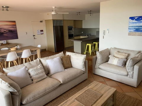 Aqua Promenade Beachfront Holiday Apartments - Holiday Sunshine Coast 4