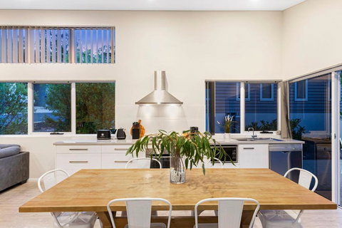 Aqua21 @ Cape Villas Dunsborough - Sunshine Coast Tourism 4