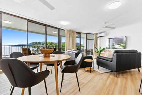 Aquarius Esplanade Retreat - Holiday Sunshine Coast 0