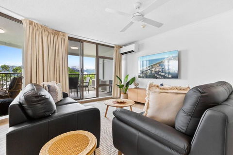 Aquarius Esplanade Retreat - Holiday Sunshine Coast 4