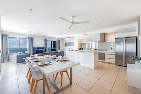 Arafura Edge - Resort Living And Breathtaking Views - Holiday Sunshine Coast 3