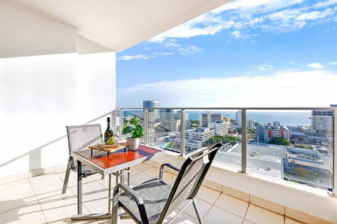 Arafura Suites - Dual-Studio Resort-style Getaway - Sunshine Coast Tourism 2