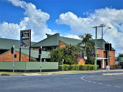 Archer Park Motel - Holiday Sunshine Coast 0