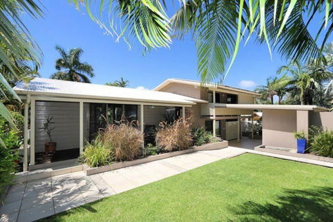 Archies Beach Abode - Holiday Sunshine Coast 0