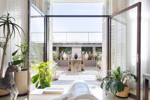 Architectural Home, Pool Oasis/ Steps From Trendy Chapel St. - Holiday Sunshine Coast 1