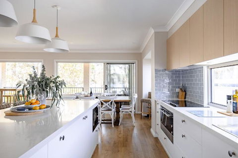Aria Shores - Your Lakeside Haven - Holiday Sunshine Coast 4