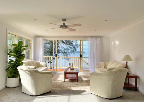 Aria Waterview - Sunshine Coast Tourism 1