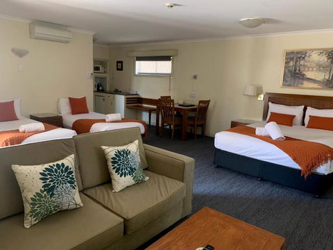 Armidale Pines Motel - Holiday Sunshine Coast 4