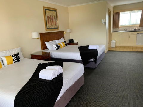 Armidale Pines Motel - Holiday Sunshine Coast 3